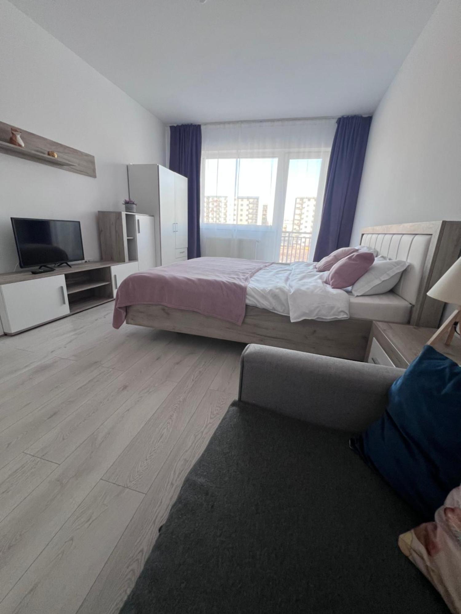 Nebele Brasov-self Check In -mall Coresi Apartament Brașov